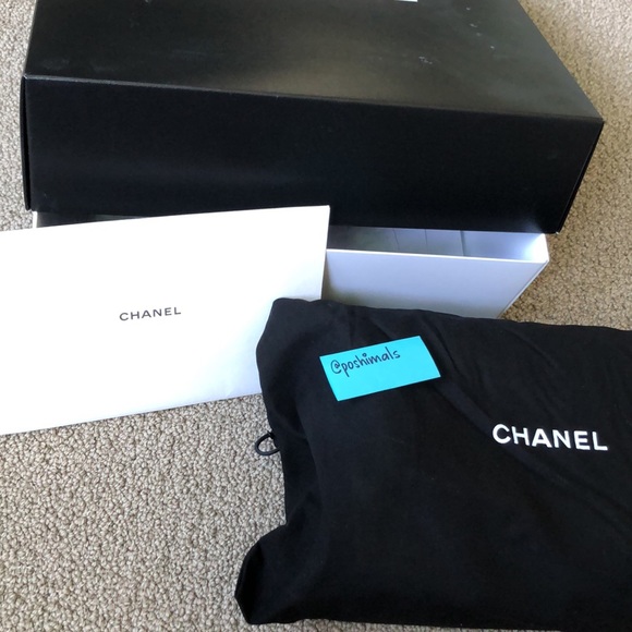 NWT [CHANEL] Black NEW MEDIUM Boy Bag in Lambskin - Picture 16 of 17